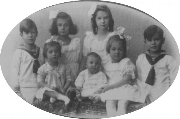 Early photograph of the real von Trapp family in 1921 or 1922