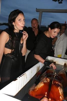 Lady Gaga and Abramovic tasting a “spiritual cooking” meal