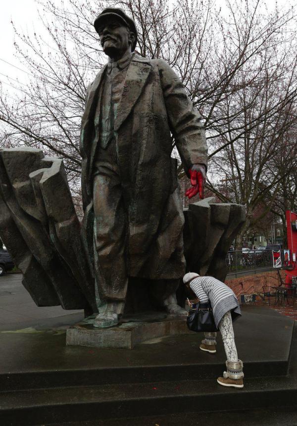 The statue of Lenin has become one of the most visited attractions in Seattle, Washington.