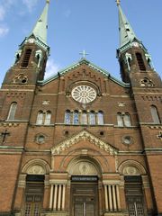 Cincinnati's Old St. George Church with its spires before a 2003 fire