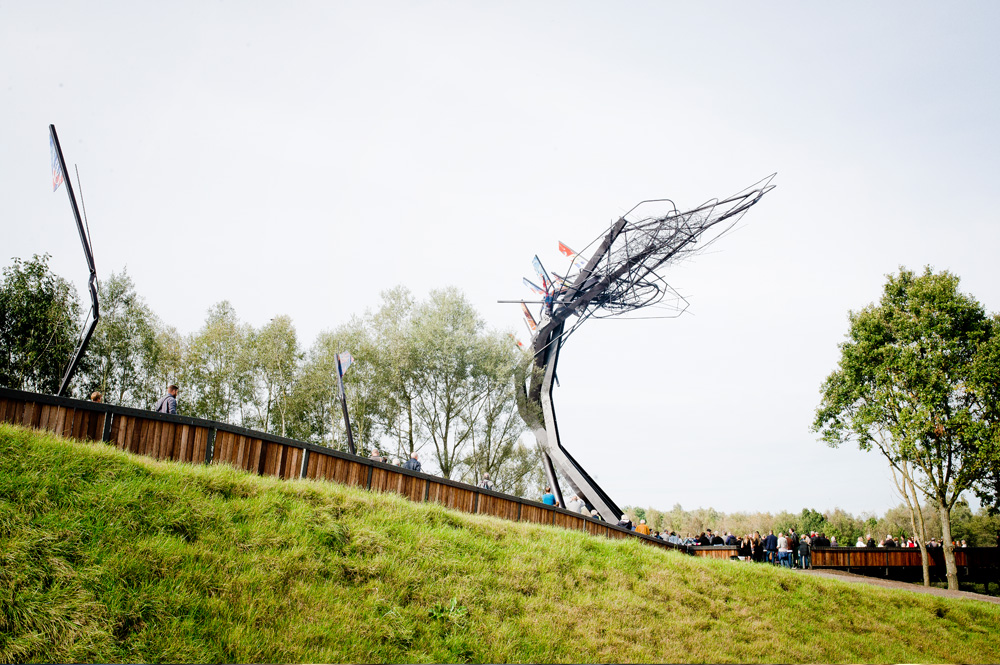 Tomorrowland's "One-World" bridge is 537 meters long and has a center piece which is 25 meters high.