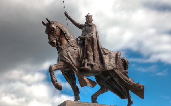 St. Louis was named after King Louis IX of France and the Apotheosis of St. Louis which stands in front of the St. Louis Art Museum memorializes the city's namesake.